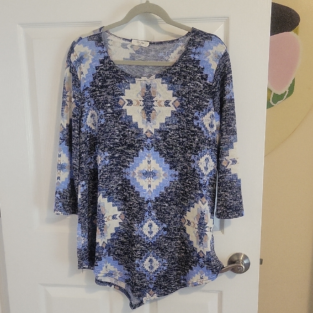 Rue JuJu SzXL Aztec-Inspired Long Sleeve, scoop neck Top in Blue and Cream